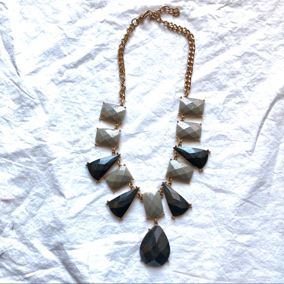 Charcoal gray / light gray statement necklace - Picture 3 of 3